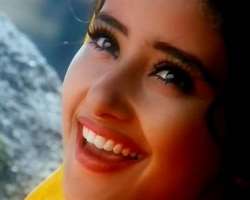 In her audition for the role in <b>1942 a Love Story</b>, she did not do well in the first screen test. But she requested Vidhu Vinod Chopra to take a